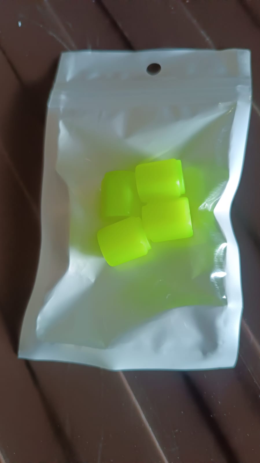 Tyre Valve Caps Luminous Glow Car Tire Valve Cap Covers vaal cap (4 Pcs Set) Tyre Valve Caps Luminous Glow Car Tire Valve Cap Covers vaal cap (4 Pcs Set)